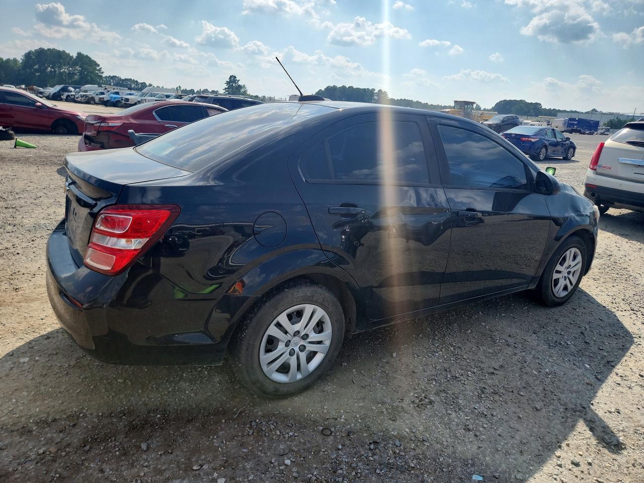 2018 Chevrolet Sonic Ls - zdjęcie 3