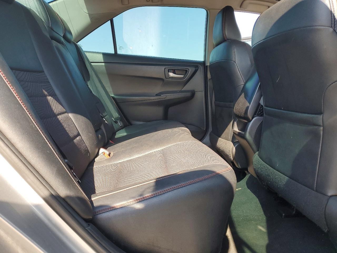2016 Toyota Camry Se - zdjęcie 10
