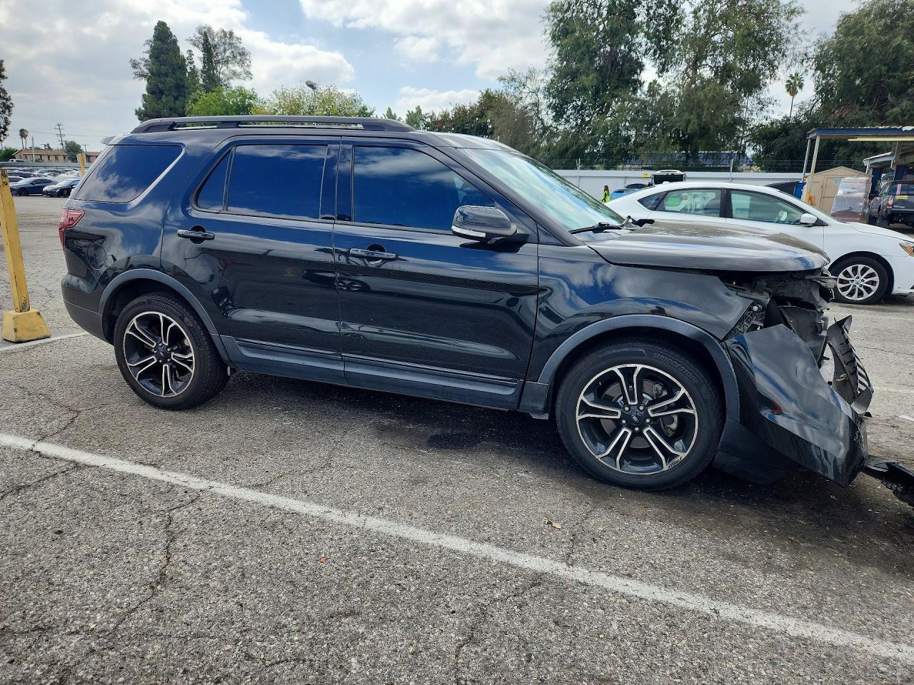 2015 Ford Explorer Sport - zdjęcie 4