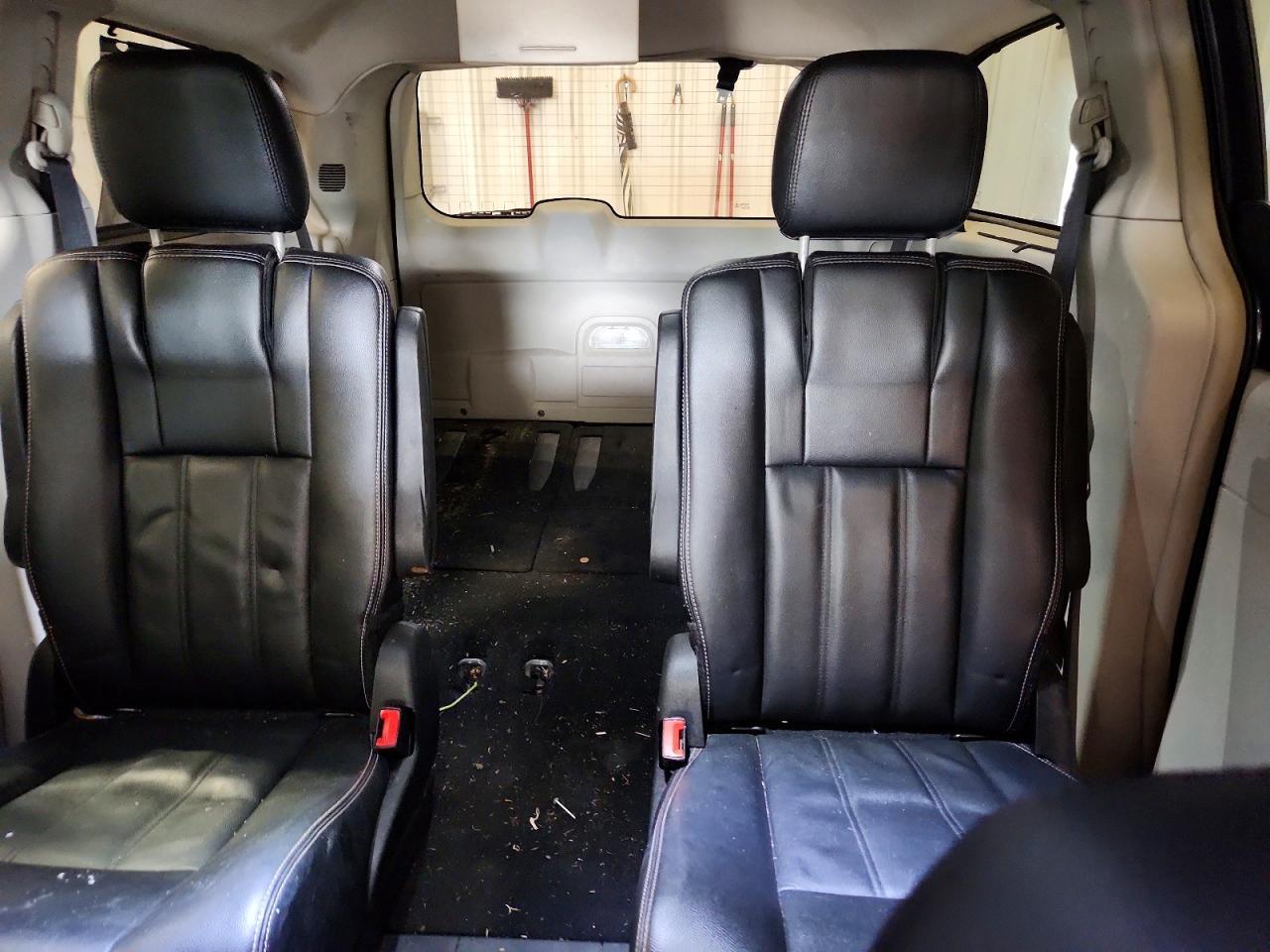 2016 Chrysler Town & Country Touring - zdjęcie 10
