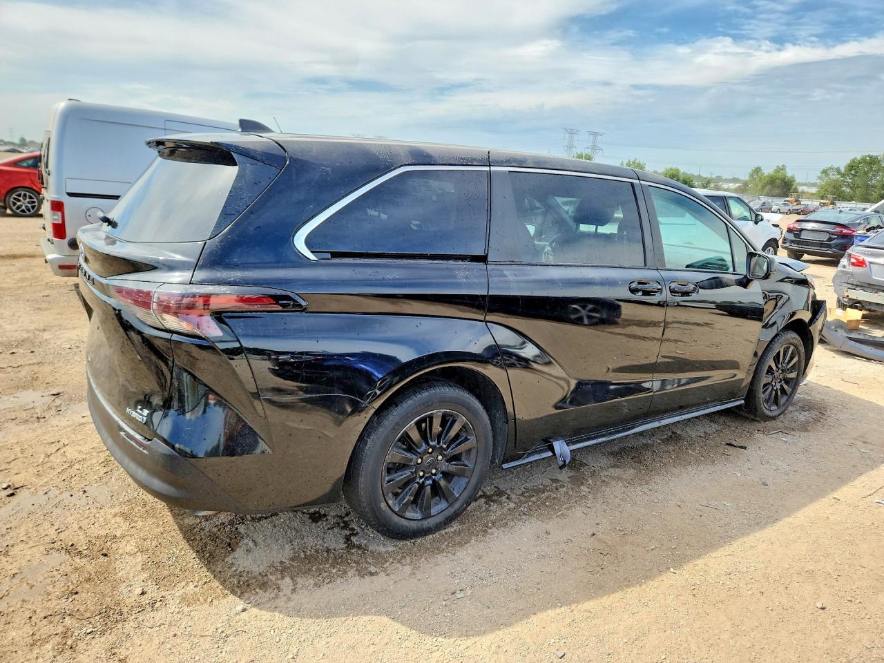 2023 Toyota Sienna Le - zdjęcie 3