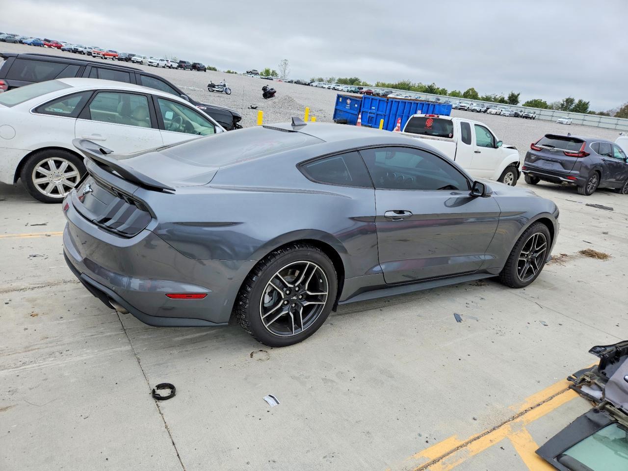 2022 Ford Mustang - zdjęcie 3