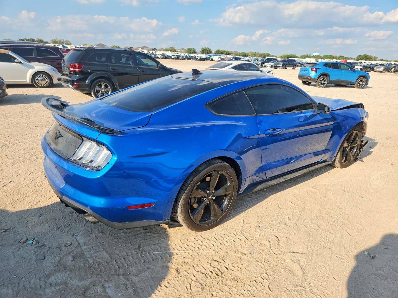 2021 Ford Mustang - zdjęcie 3