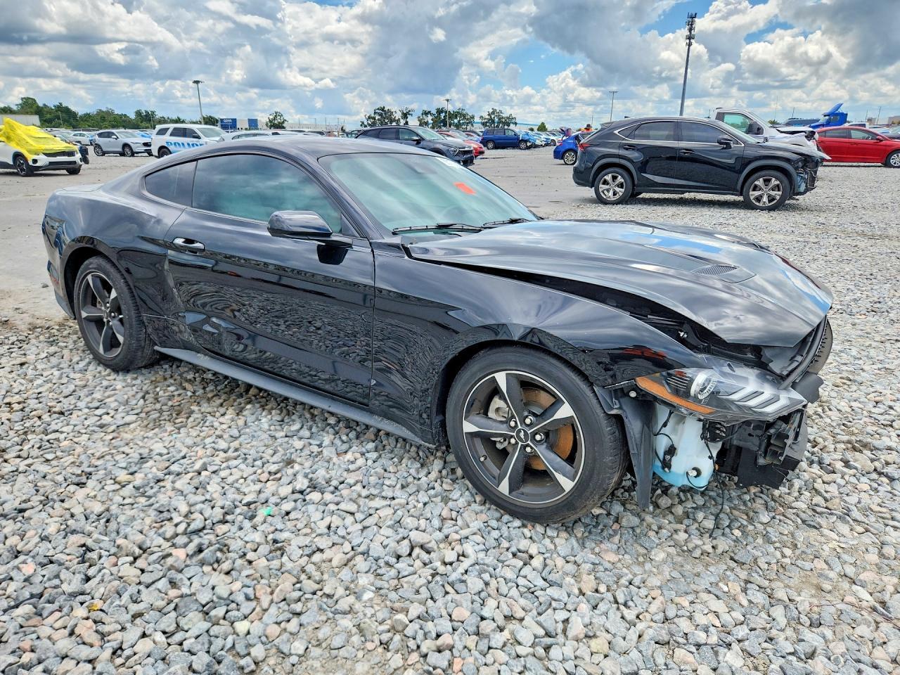 2022 Ford Mustang - zdjęcie 4