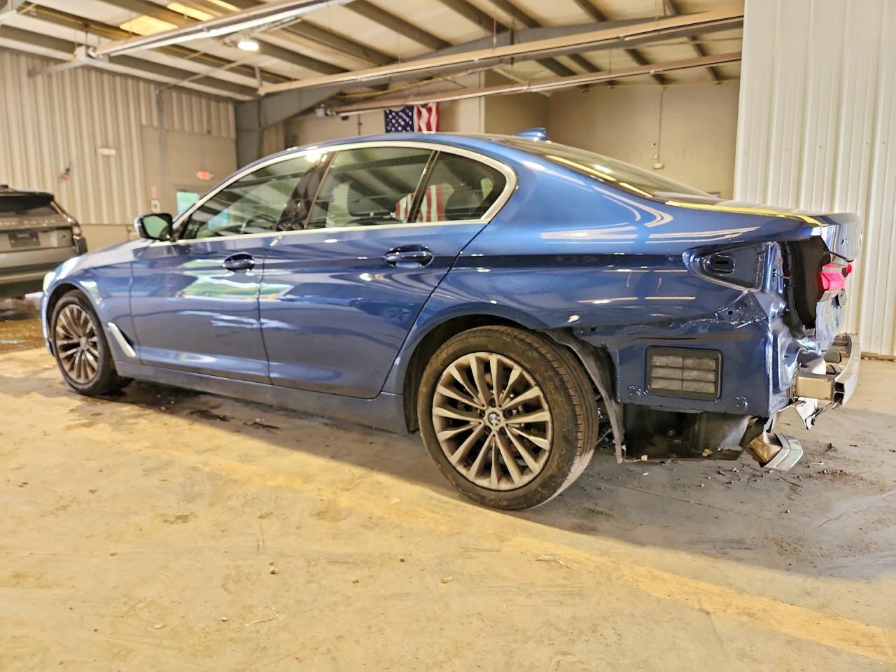 2021 BMW 530 Xi - zdjęcie 2