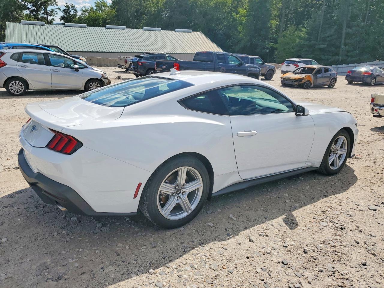 2026 Ford Mustang - zdjęcie 3
