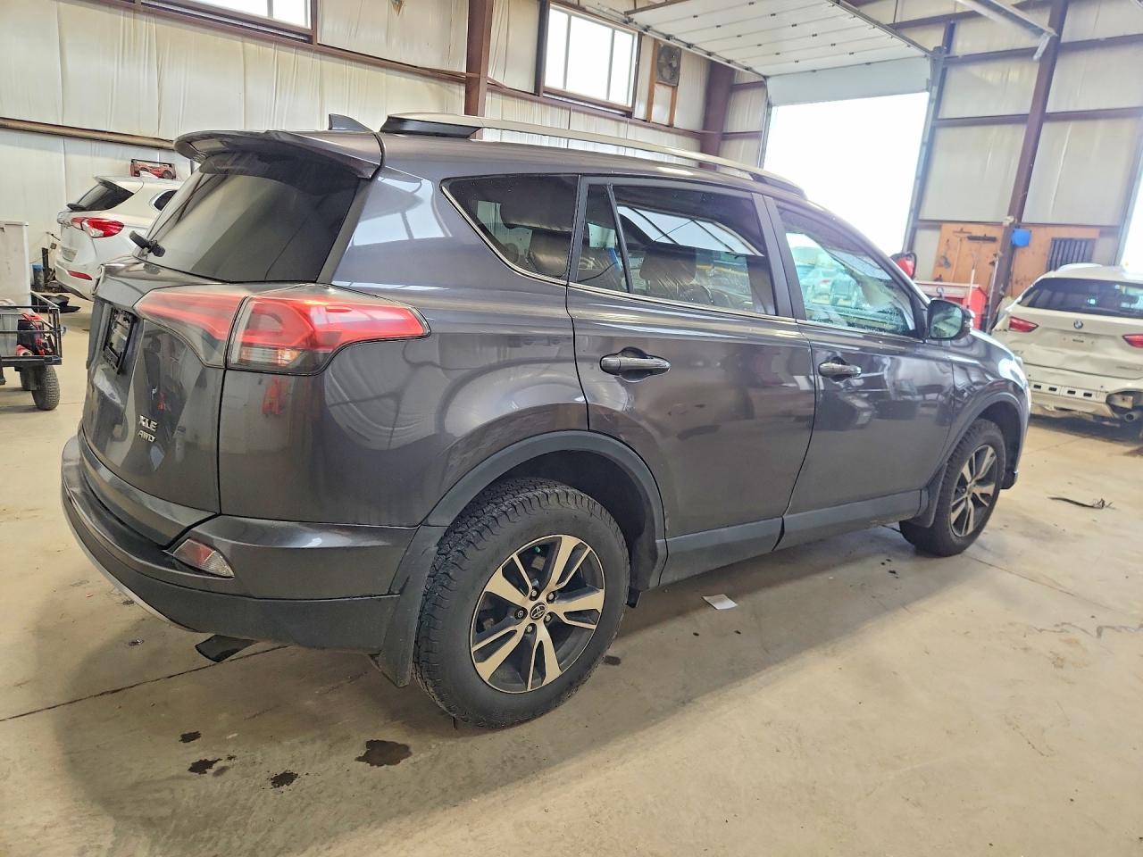 2017 Toyota Rav4 Xle - zdjęcie 3