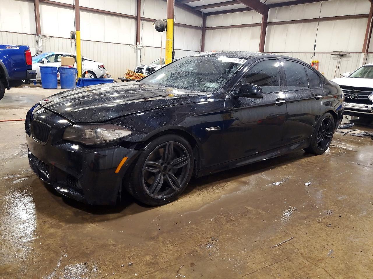 2013 BMW Seria 5 550i - zdjęcie główne