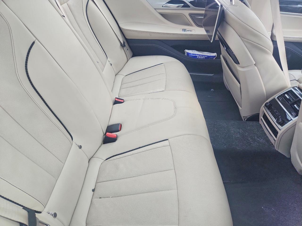 2018 BMW Seria 7 B7 - zdjęcie 10