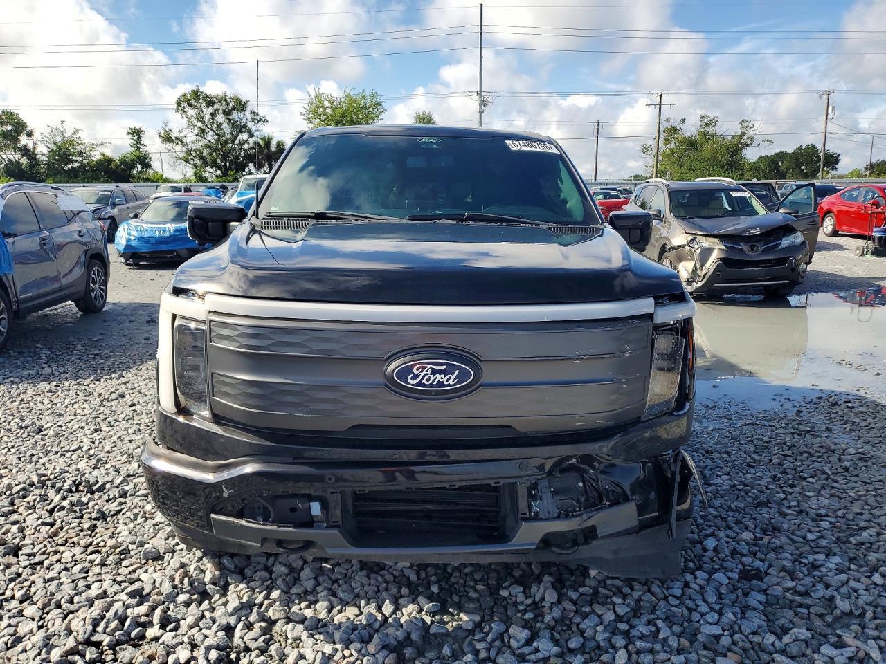 2024 Ford F150 Lightning Lariat - zdjęcie 5