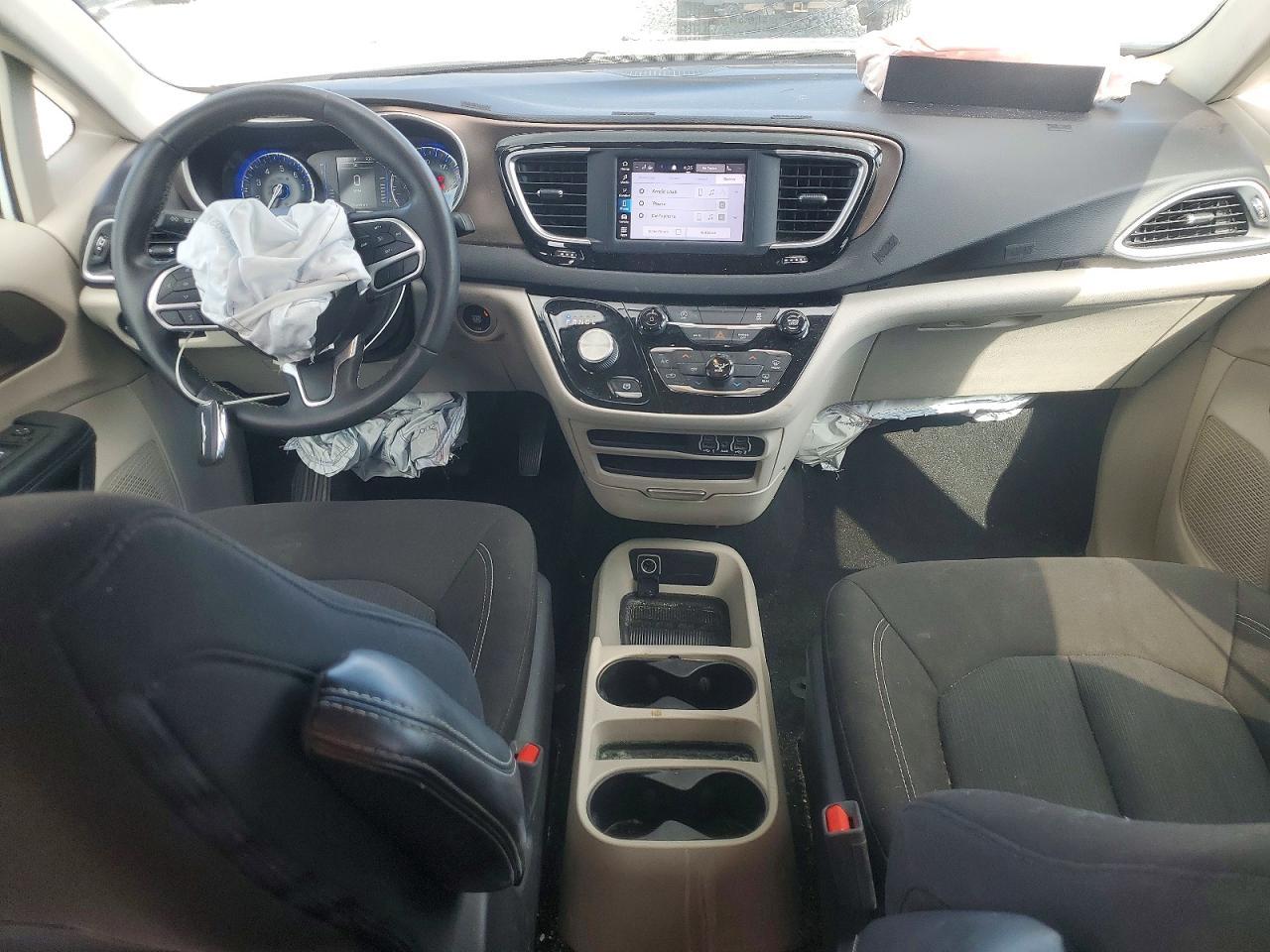 2022 Chrysler Voyager Lx - zdjęcie 8