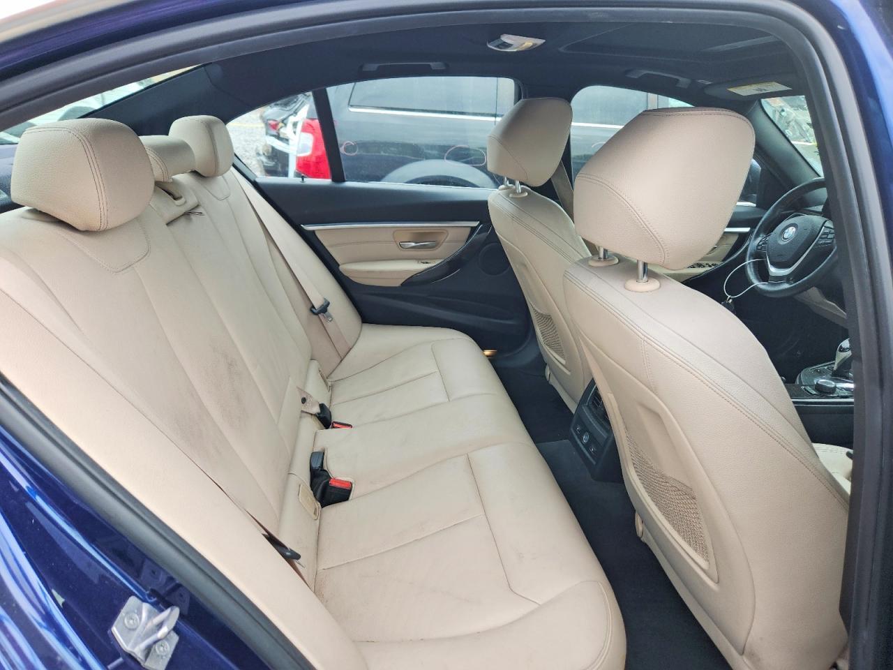 2017 BMW Seria 3 330i - zdjęcie 10