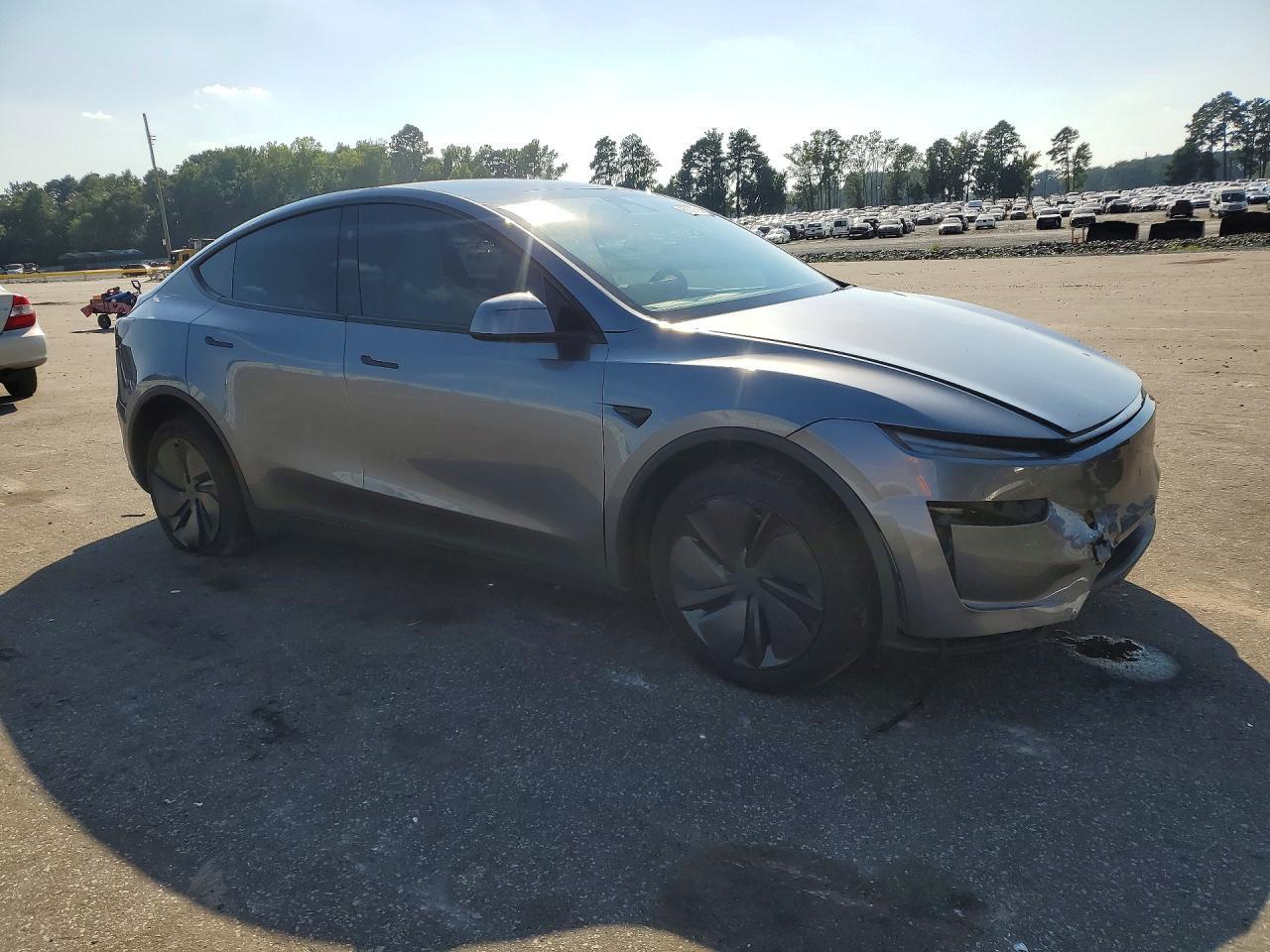 2026 Tesla Model Y - zdjęcie 4