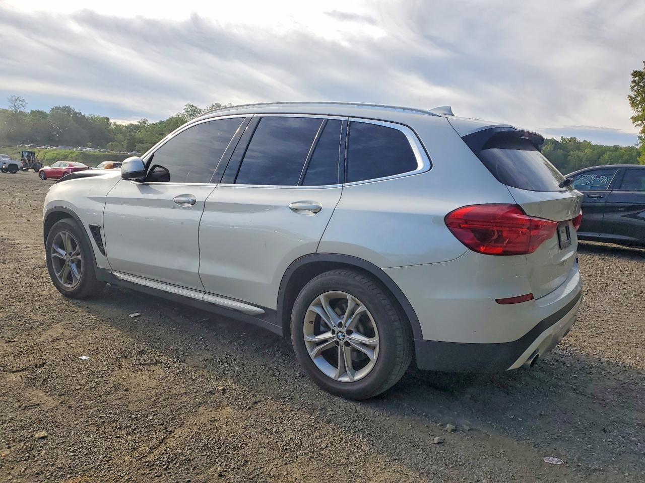 2019 BMW X3 xDrive30I - zdjęcie 2