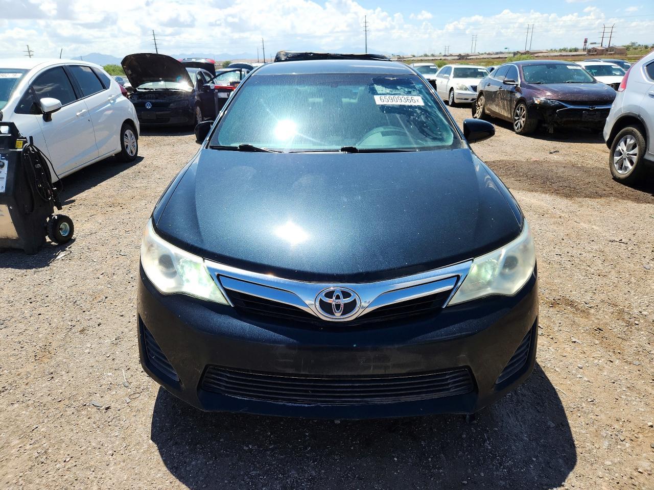 2014 Toyota Camry Le - zdjęcie 5
