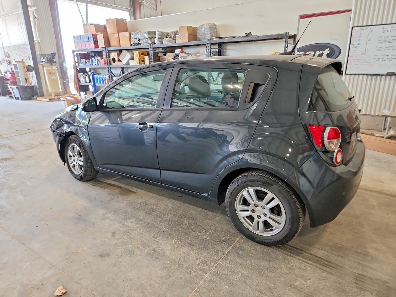 2014 Chevrolet Sonic - zdjęcie 2