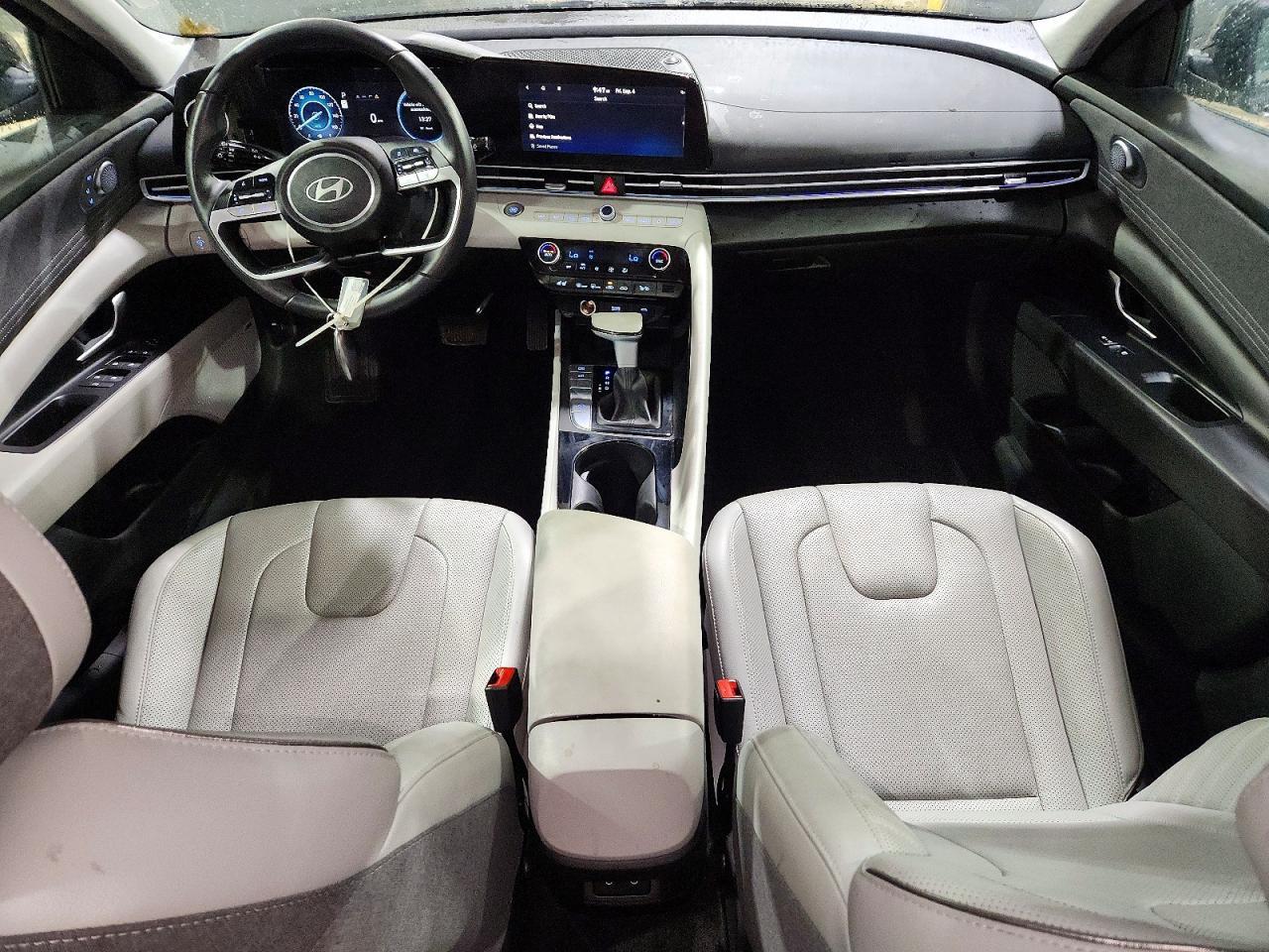 2025 Hyundai Elantra Limited - zdjęcie 8