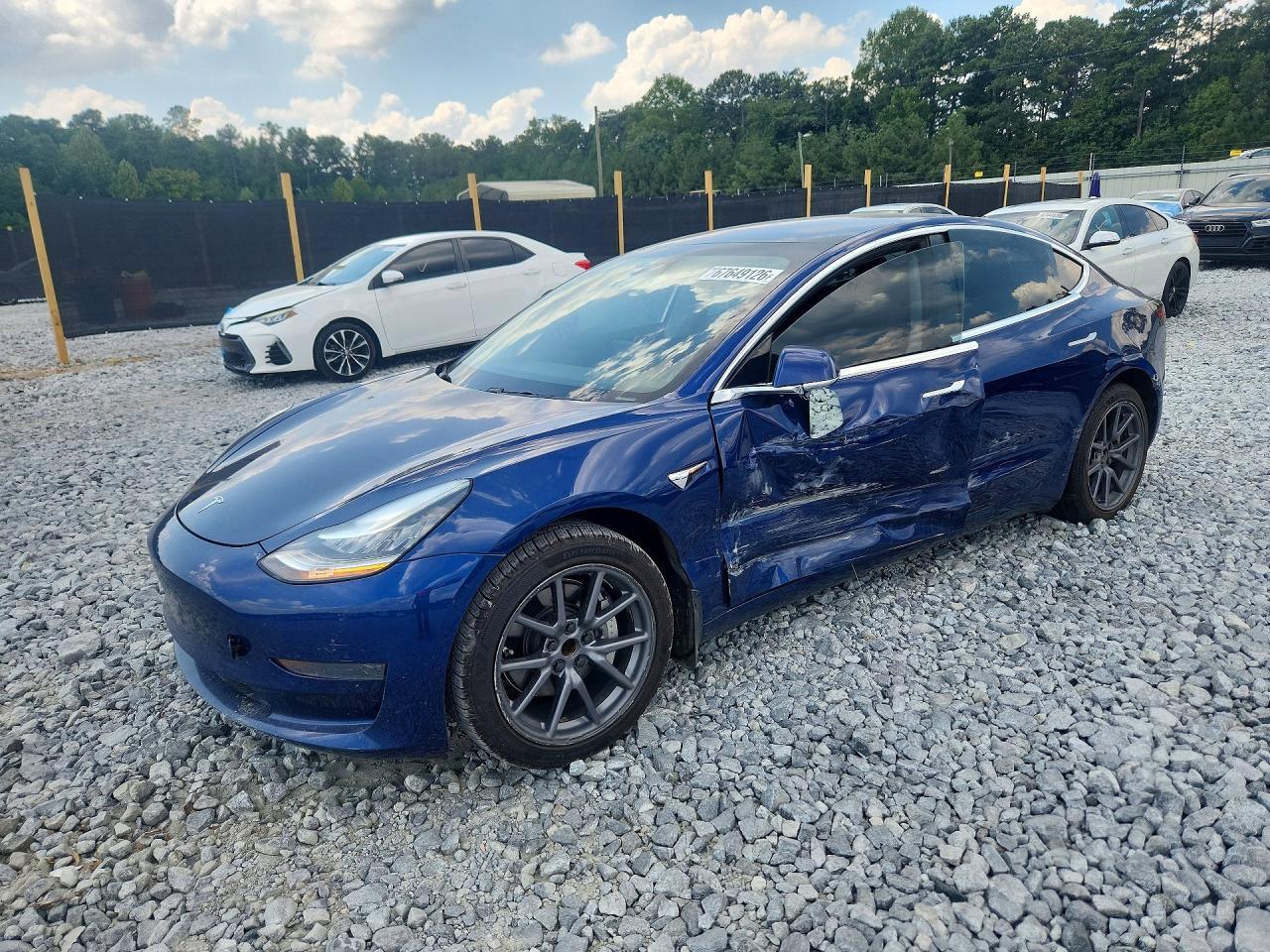 2019 Tesla Model 3 - zdjęcie główne