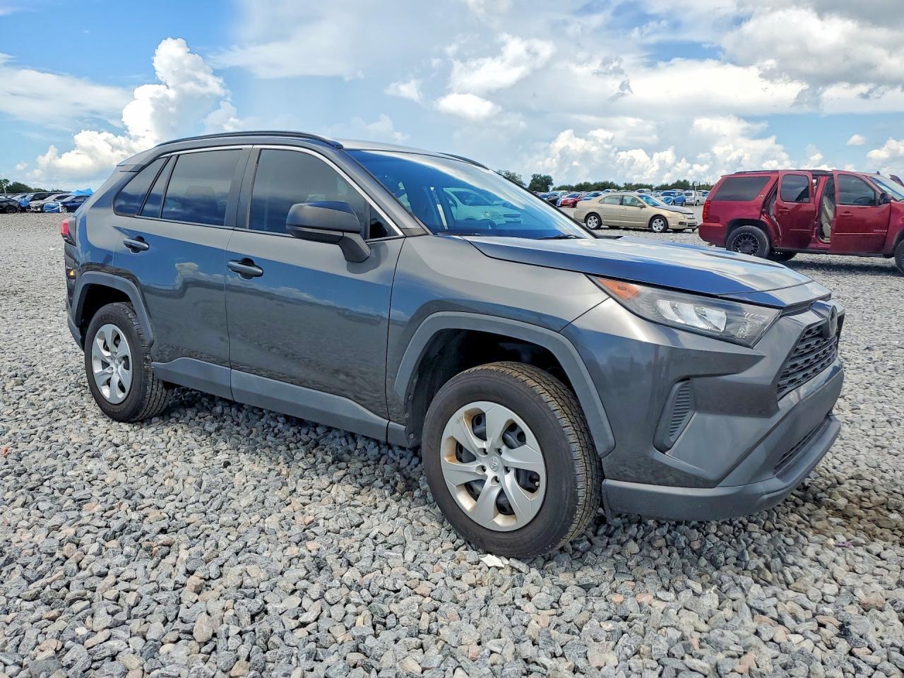 2020 Toyota Rav4 Le - zdjęcie 4