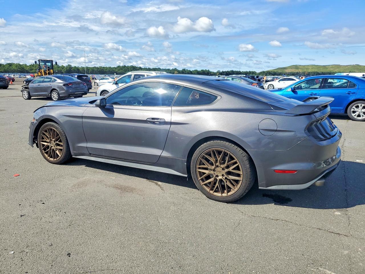 Ford Mustang Coupe - zdjęcie 2