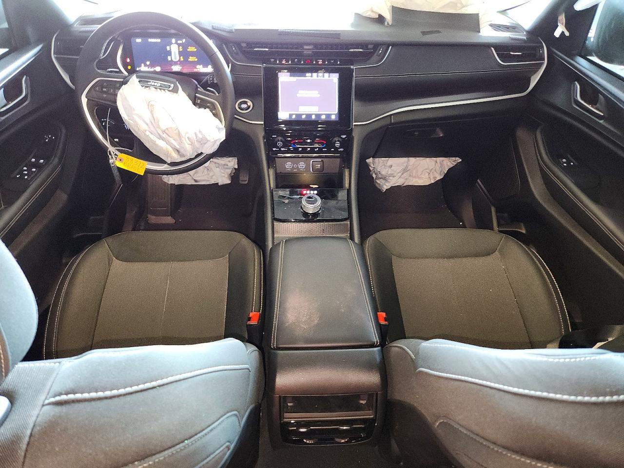 2025 Jeep Grand Cherokee Laredo - zdjęcie 8