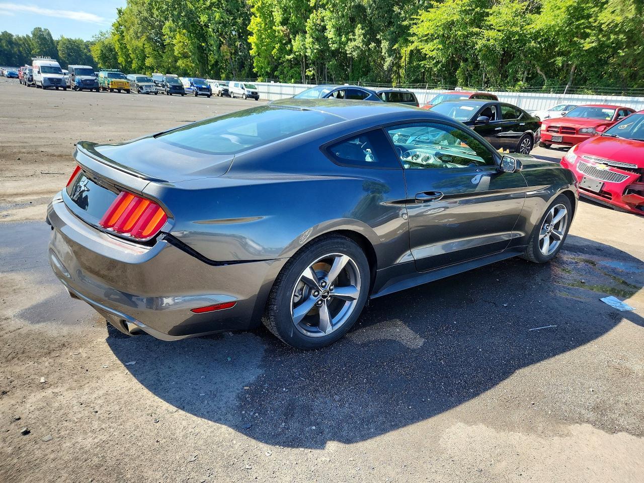 2015 Ford Mustang - zdjęcie 3