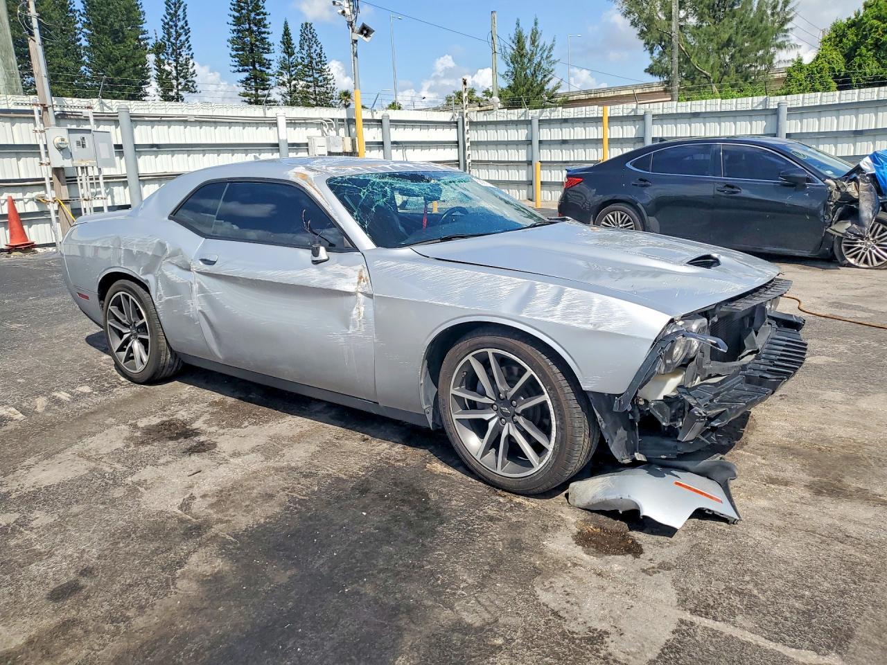 2020 Dodge Challenger R/T - zdjęcie 4
