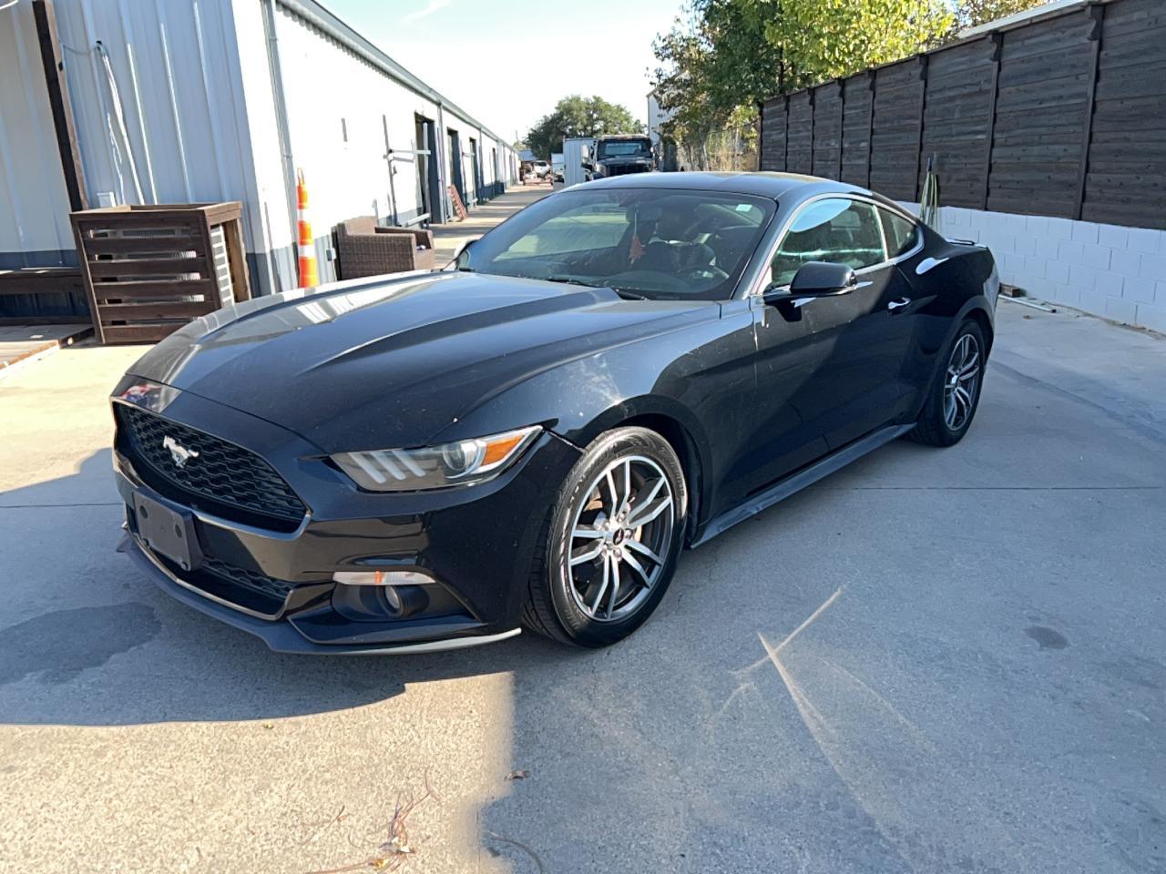 2017 Ford Mustang - zdjęcie 2