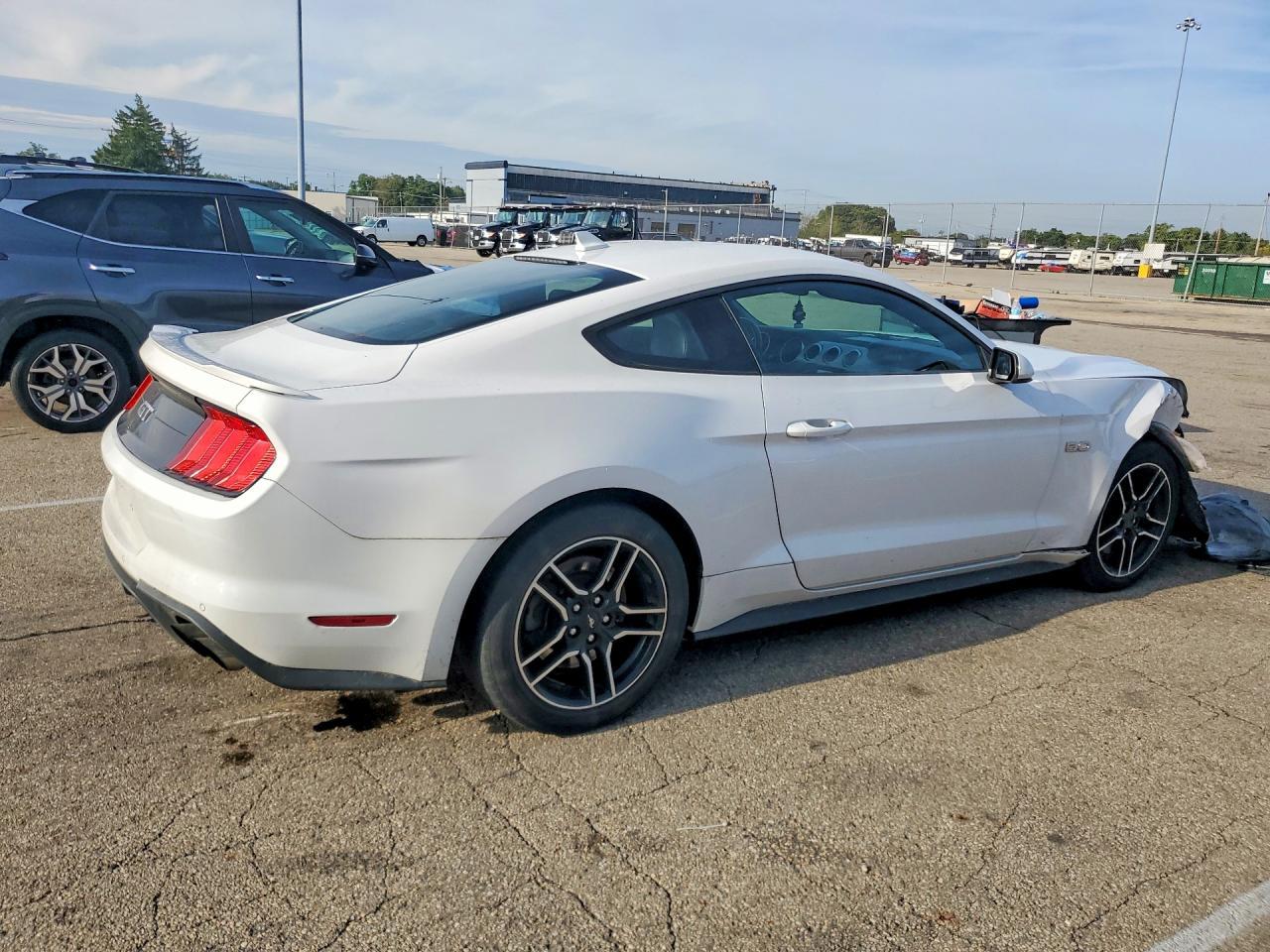 2021 Ford Mustang Gt - zdjęcie 3