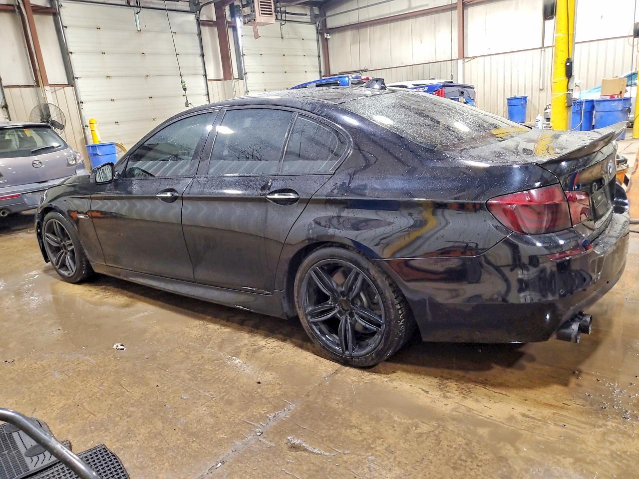 2013 BMW Seria 5 550i - zdjęcie 2