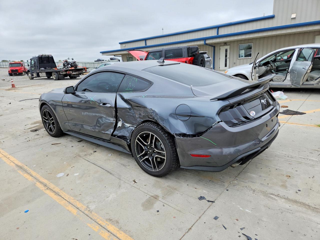 2022 Ford Mustang - zdjęcie 2