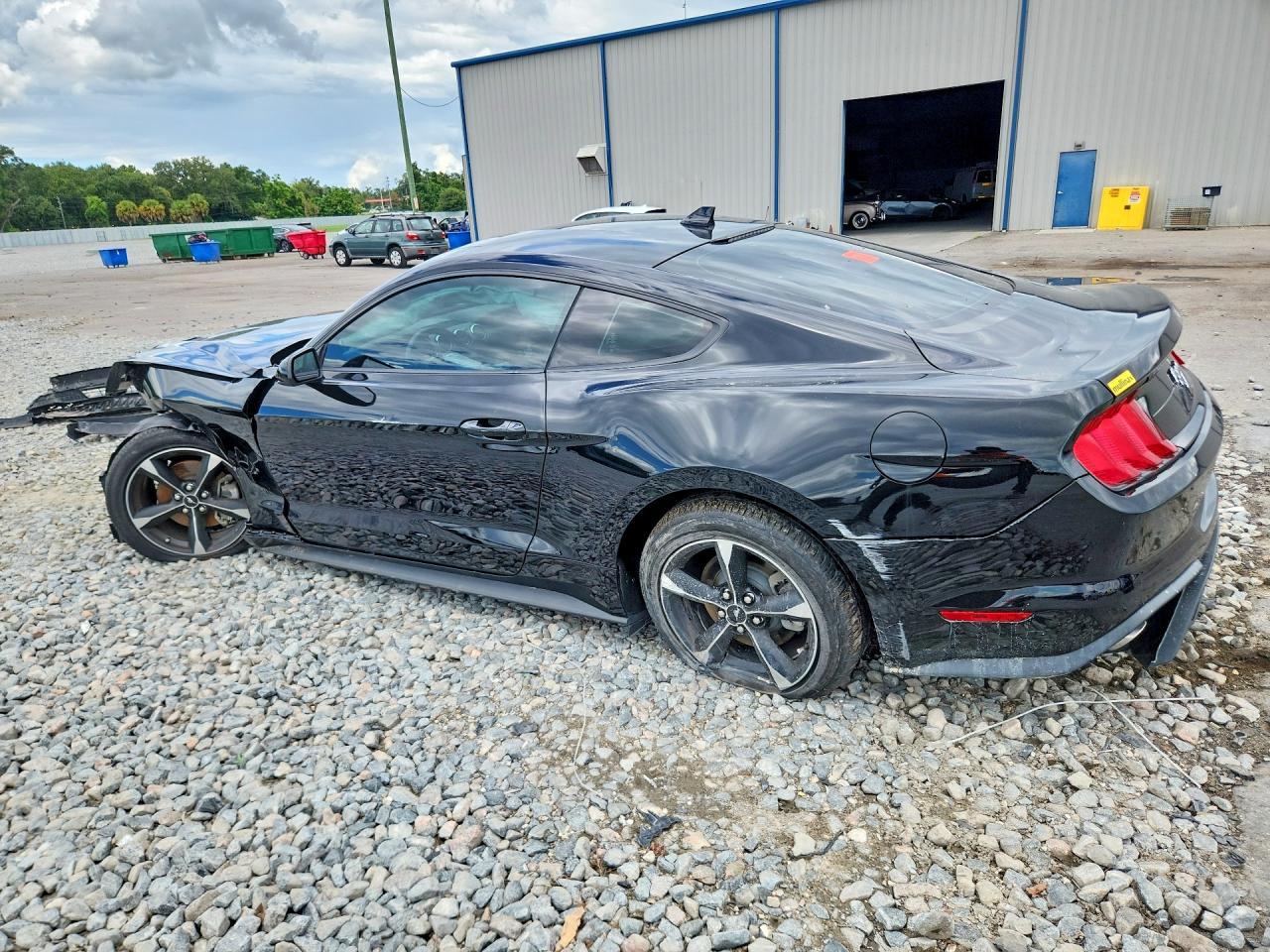 2022 Ford Mustang - zdjęcie 2