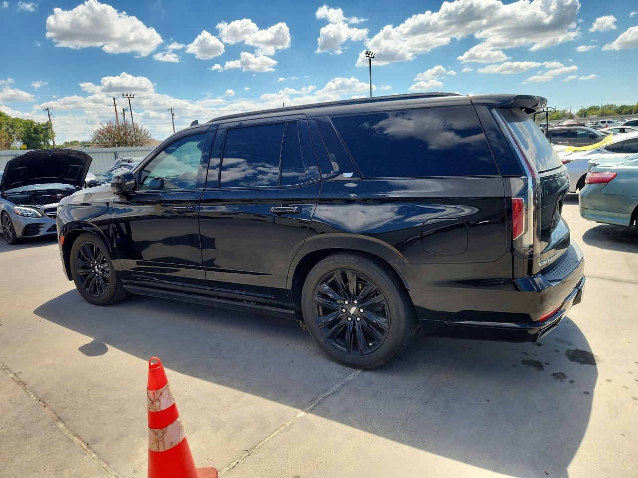 2023 Cadillac Escalade Sport - zdjęcie 2