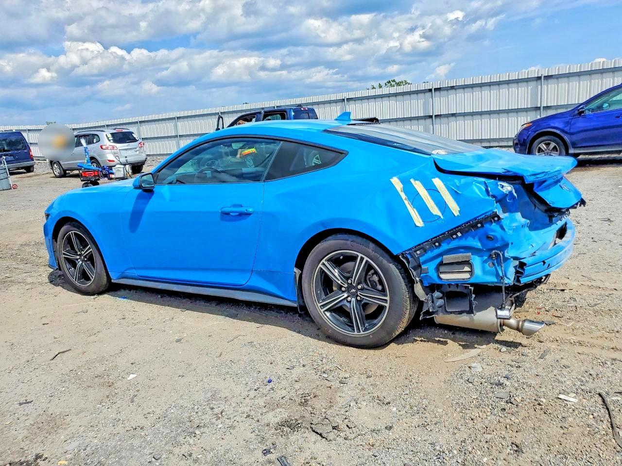 2024 Ford Mustang - zdjęcie 2