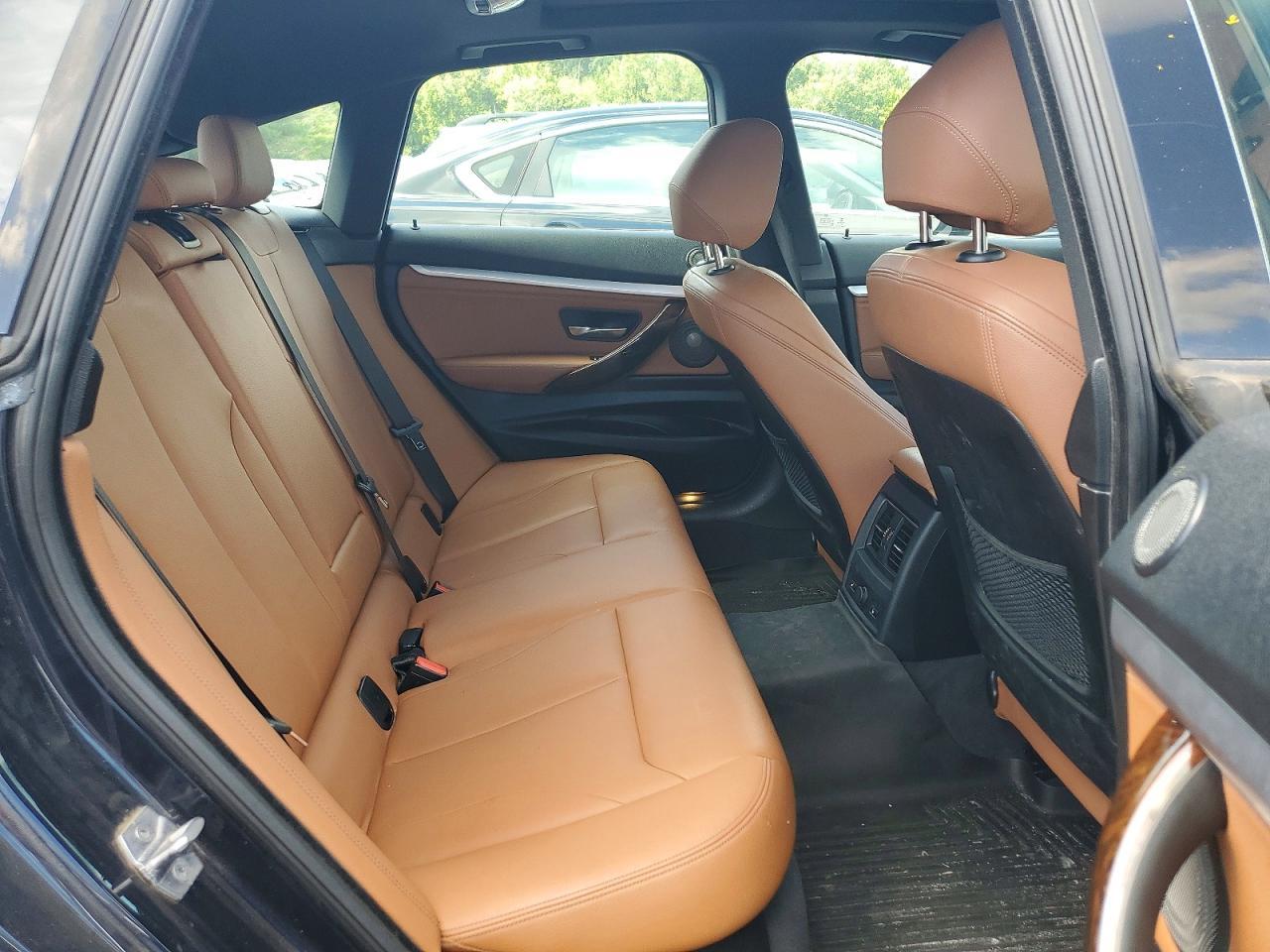 2017 BMW Seria 3 330i - zdjęcie 10