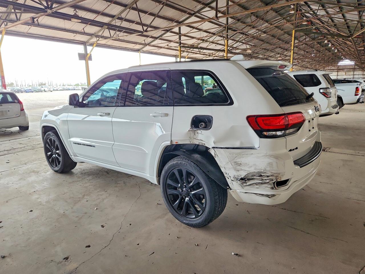 2019 Jeep Grand Cherokee Laredo - zdjęcie 2
