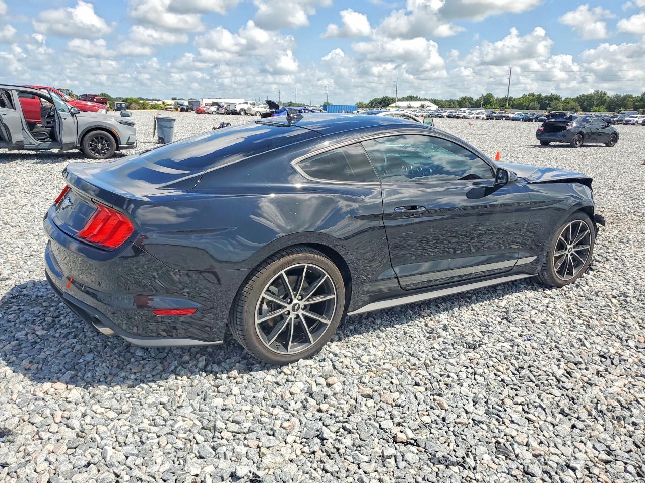 2022 Ford Mustang - zdjęcie 3