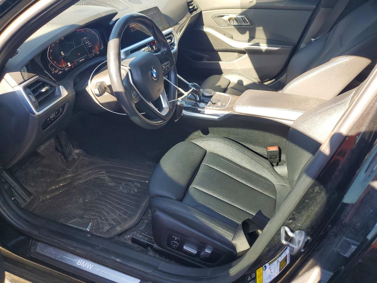 2020 BMW Seria 3 330i - zdjęcie 7