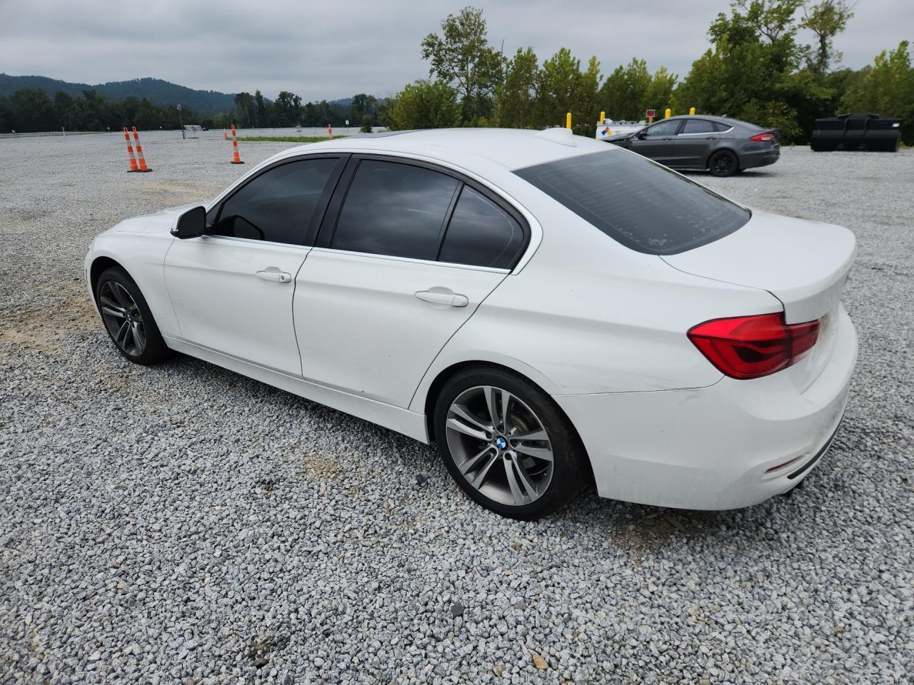 2018 BMW 330 I - zdjęcie 2