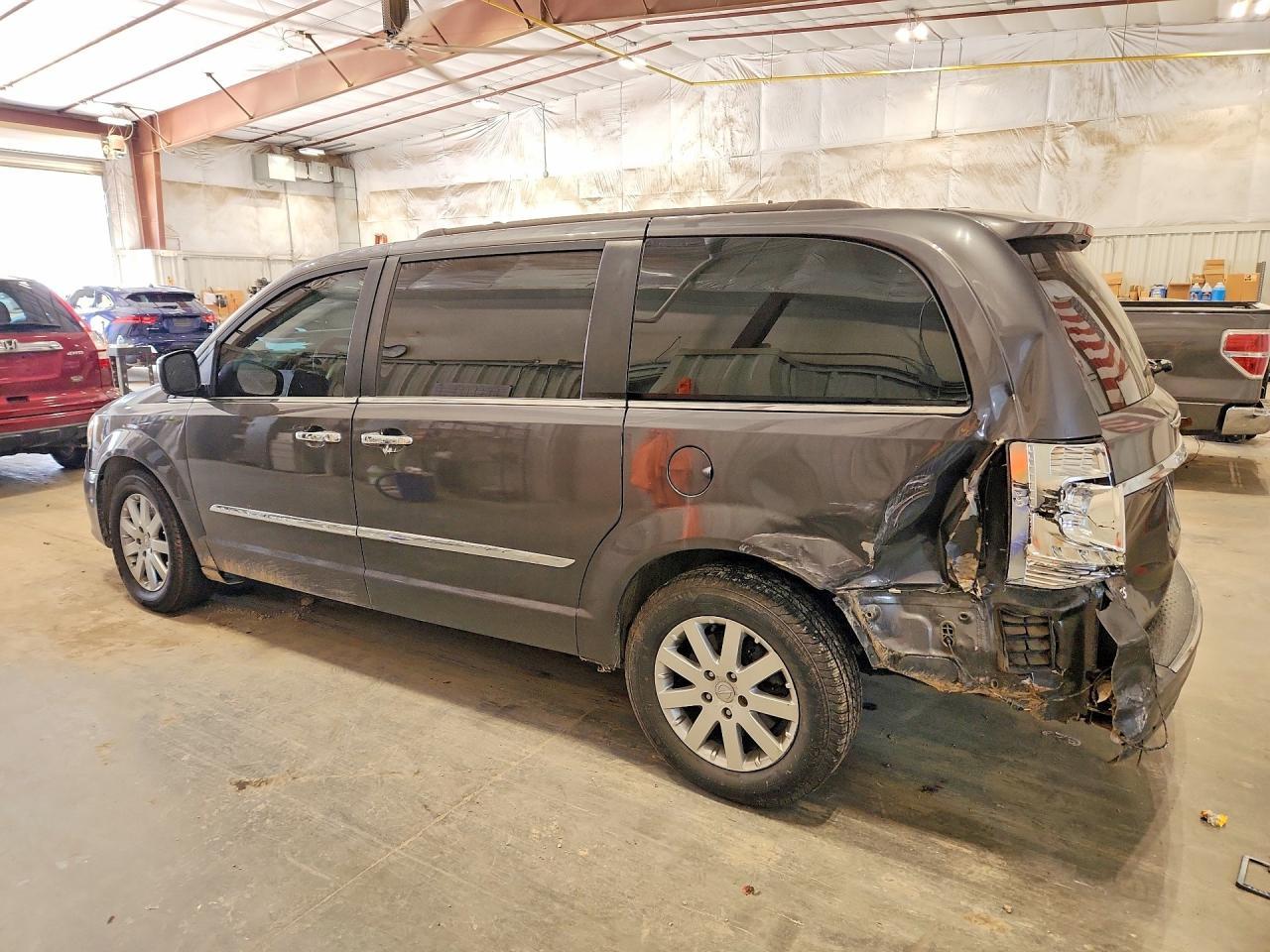 2016 Chrysler Town & Country Touring - zdjęcie 2