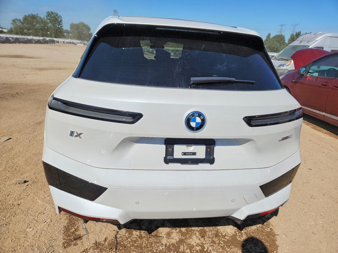 2025 BMW Ix xDrive50 - zdjęcie 6