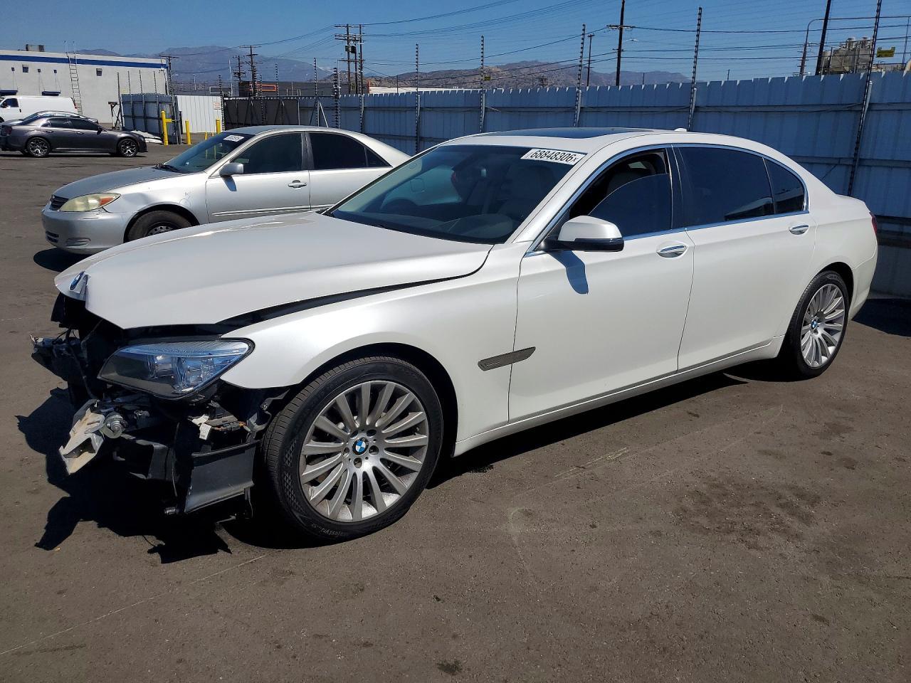 2013 BMW 750 Li - zdjęcie główne