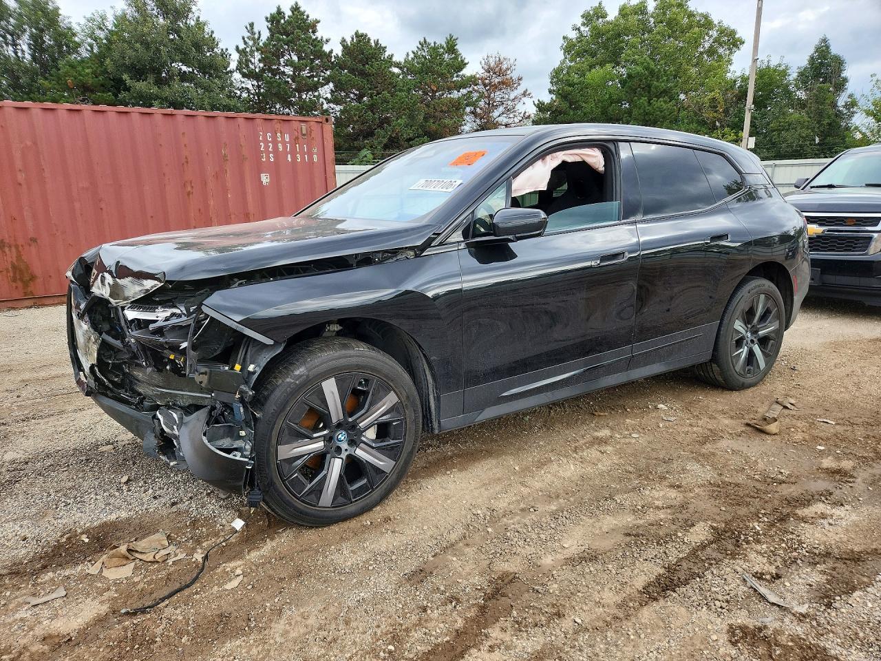 2022 BMW Ix xDrive50 - zdjęcie główne