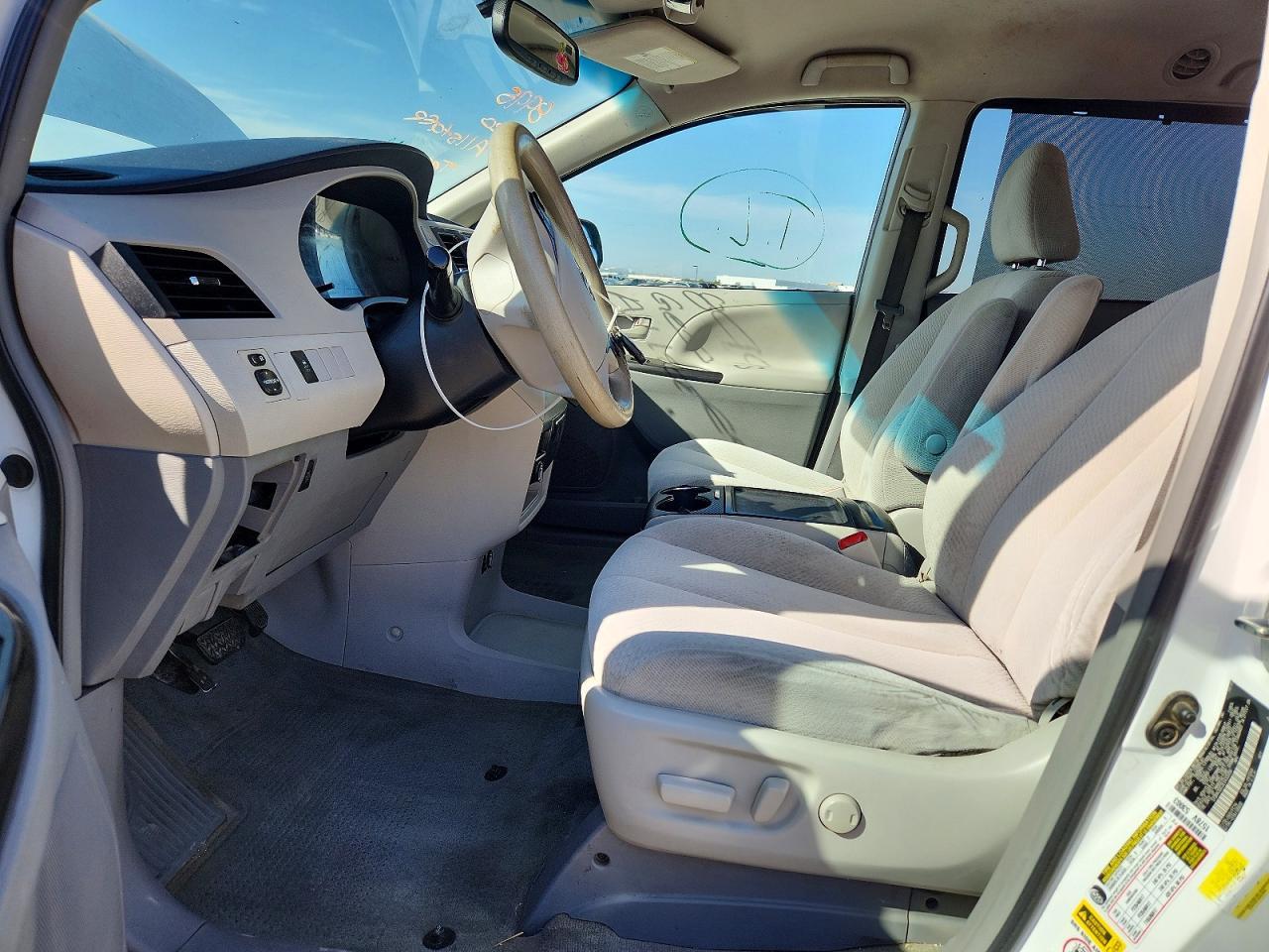2014 Toyota Sienna Le 8-Passenger - zdjęcie 7
