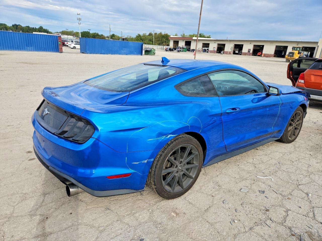 2021 Ford Mustang - zdjęcie 3