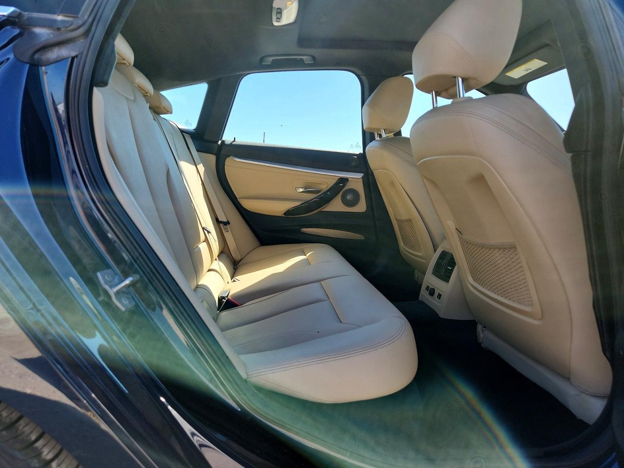 2017 BMW Seria 3 330i - zdjęcie 10