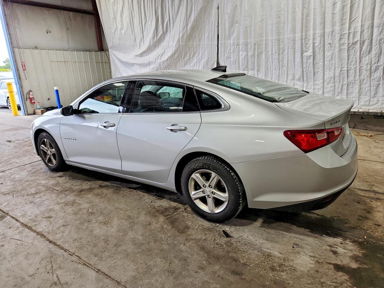 2021 Chevrolet Malibu Ls - zdjęcie 2
