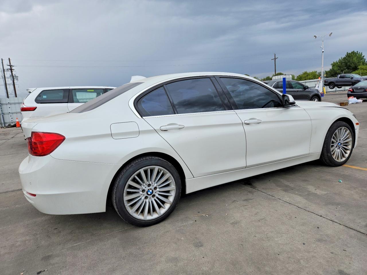 2014 BMW Seria 3 328i - zdjęcie 3
