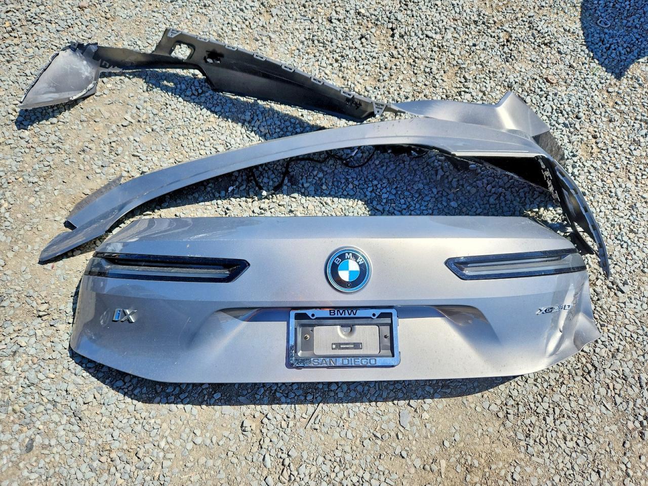 2025 BMW Ix xDrive50 - zdjęcie 13