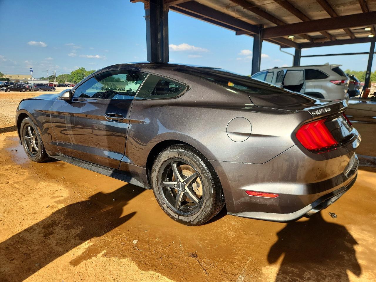 2018 Ford Mustang - zdjęcie 2